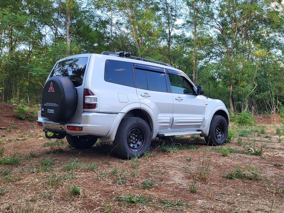 Vând Mitsubishi Pajero MK3, autoutilitara cu 5 locuri