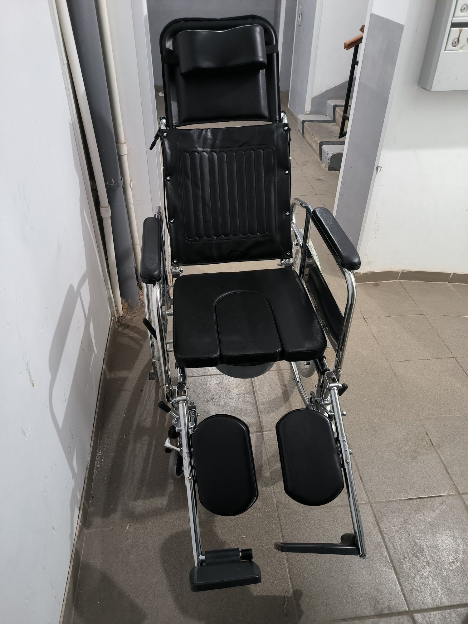 Продам инвалидное кресло