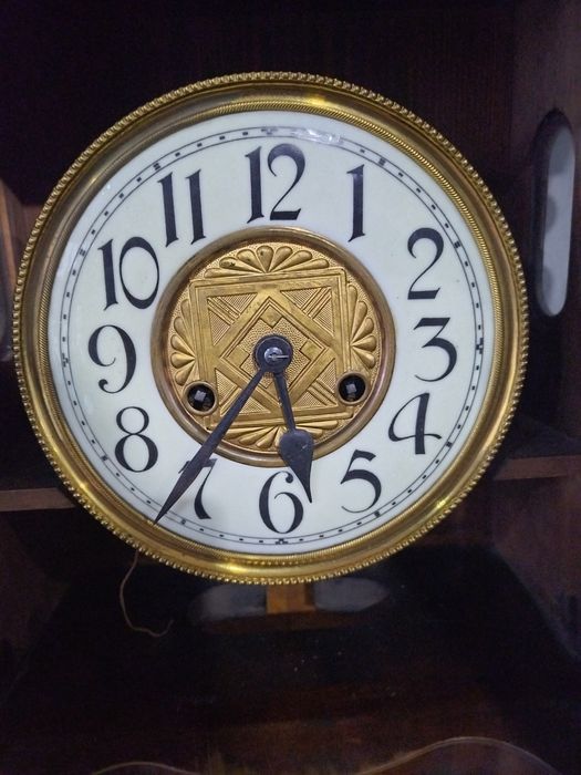 Много красив стенен часовник