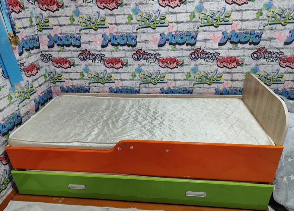 Срочно Продам кровать два уровня
