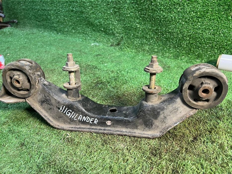 Крепление редуктора Тойота Хайландер Toyota Highlander I