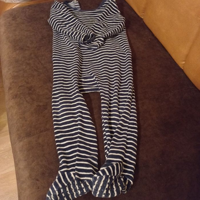 Vând set 2 body-uri groase 1.5 - 3 ani