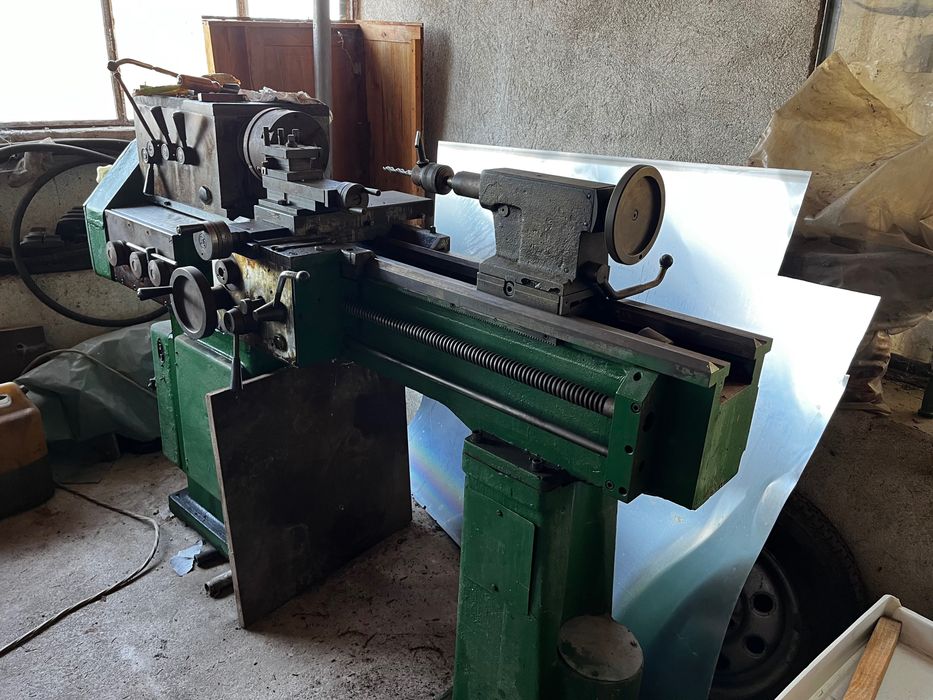 Металообработваща машина струг Ц8