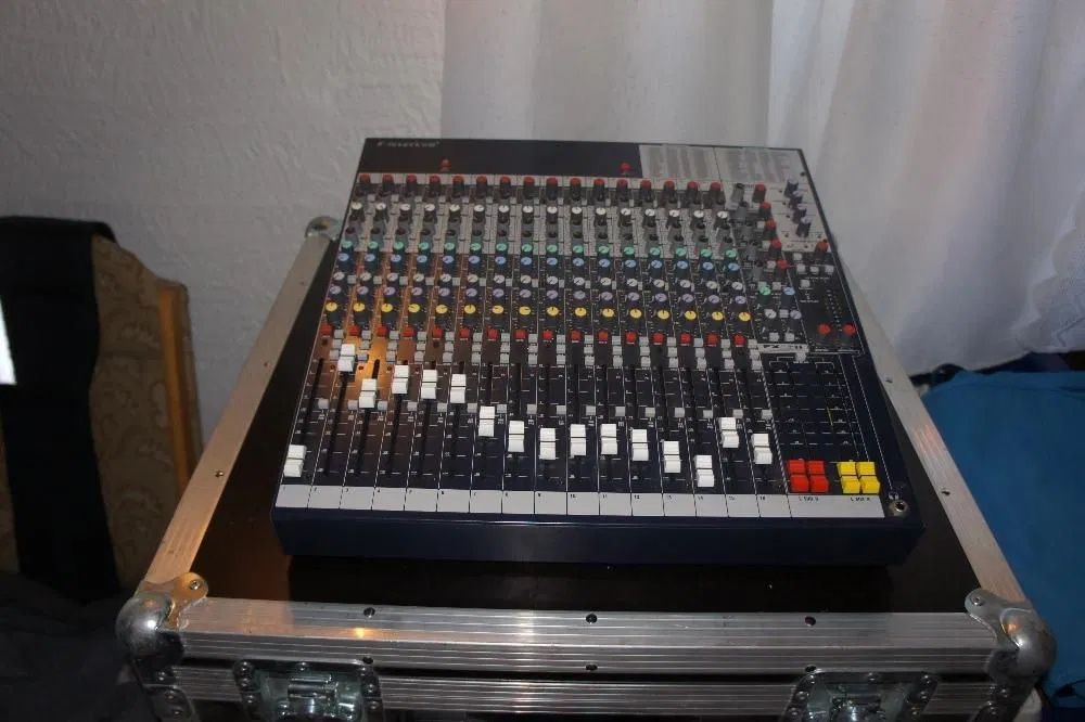 Mixer soundcraft fx16 ii + cufar