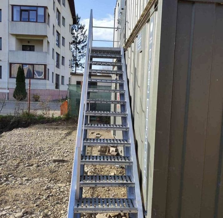 Scări metalice zincate