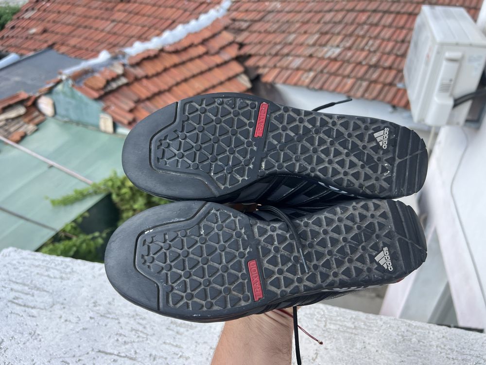 Adidas Traxion 42