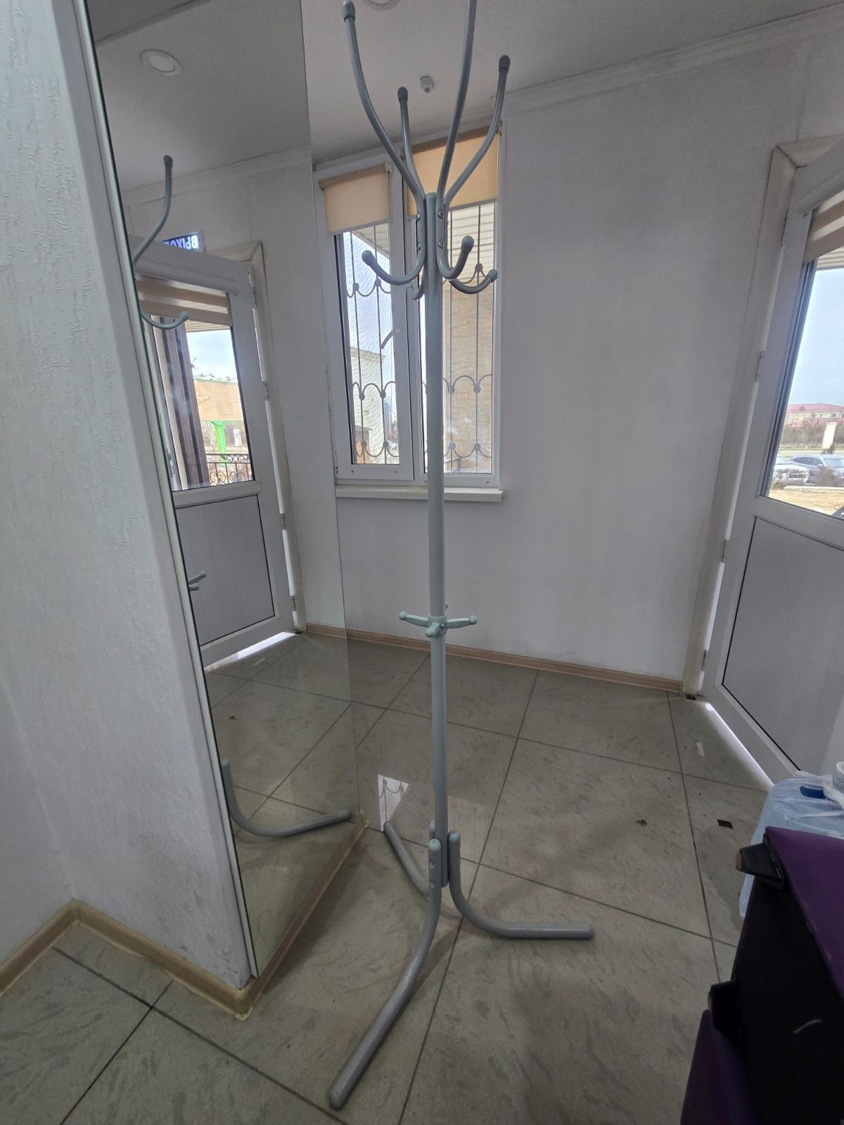 Продам напольную вешалку