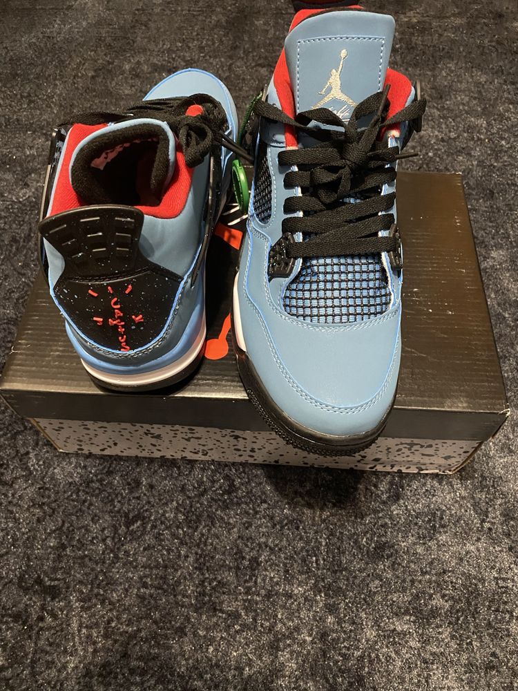 Jordan 4 Travis Scott