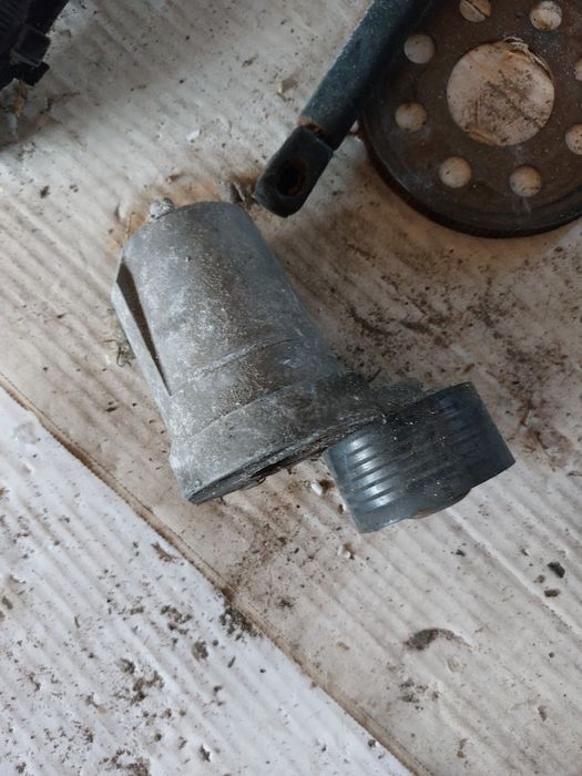 Обтегач ремък E90 e91 bmw бмв n47 177кс 184кс