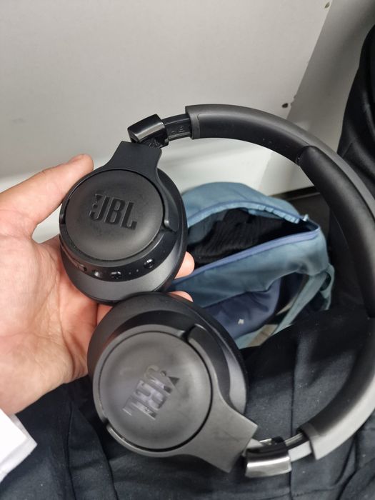 Vand casti jbl tune 760 nc urgent!!
