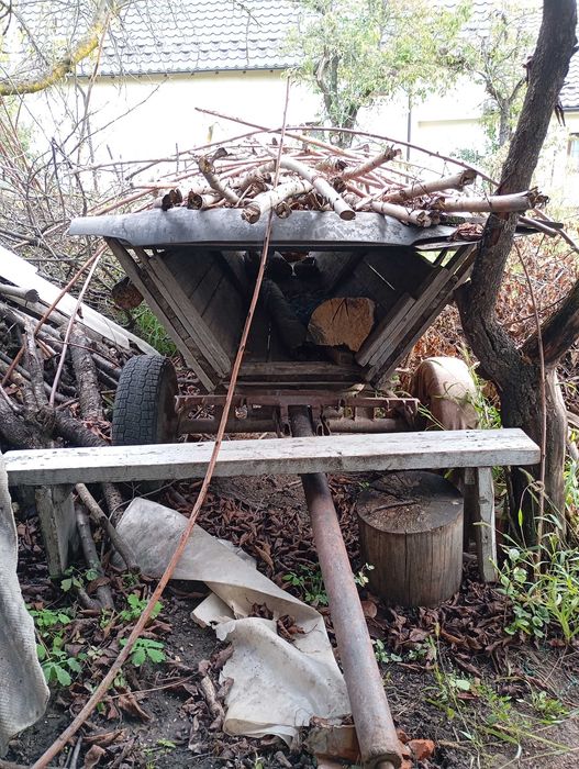 Vând căruța de tractor