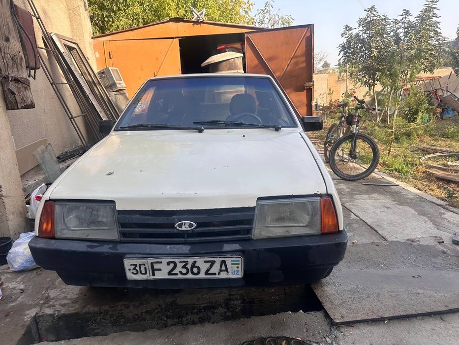 Лада 09  машина на ходу, состояние нормальное.