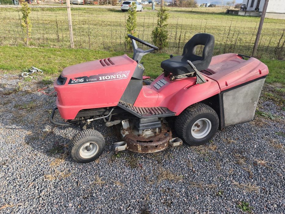 Tractoras gazon honda 2216