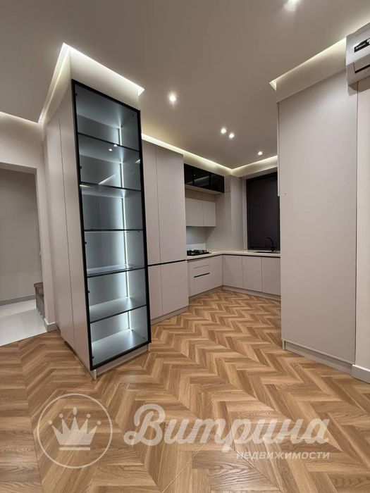 Продается 2 комнатная квартира на Юнусабаде, ЖК Парламент