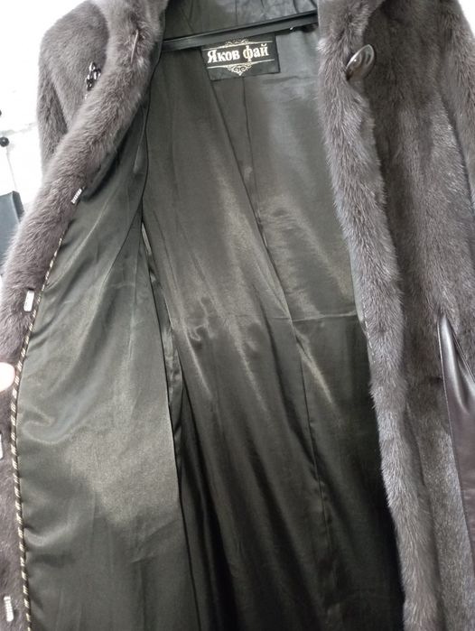 Продаю женскую норковую шубу в отличном состояний