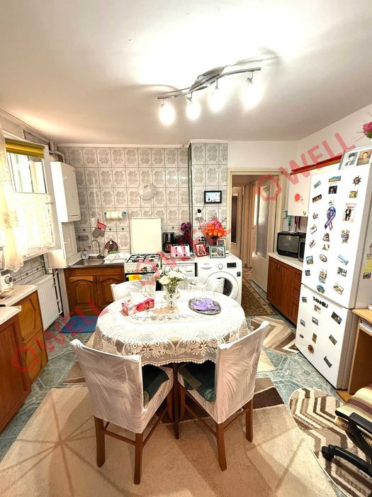 OFERTĂ SPECIALĂ!  Apartament cu 4 camere de vânzare !!