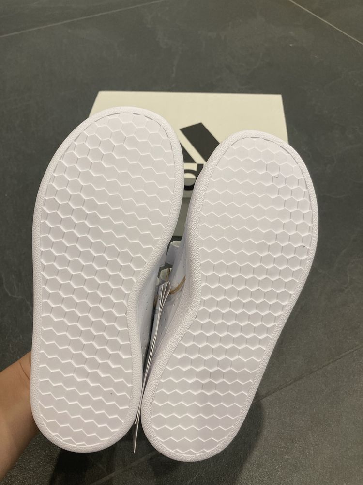 Adidasi Adidas, unisex, marimea 29 !