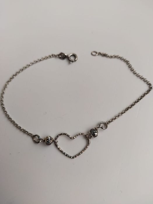 Brățări și lanțuri de argint