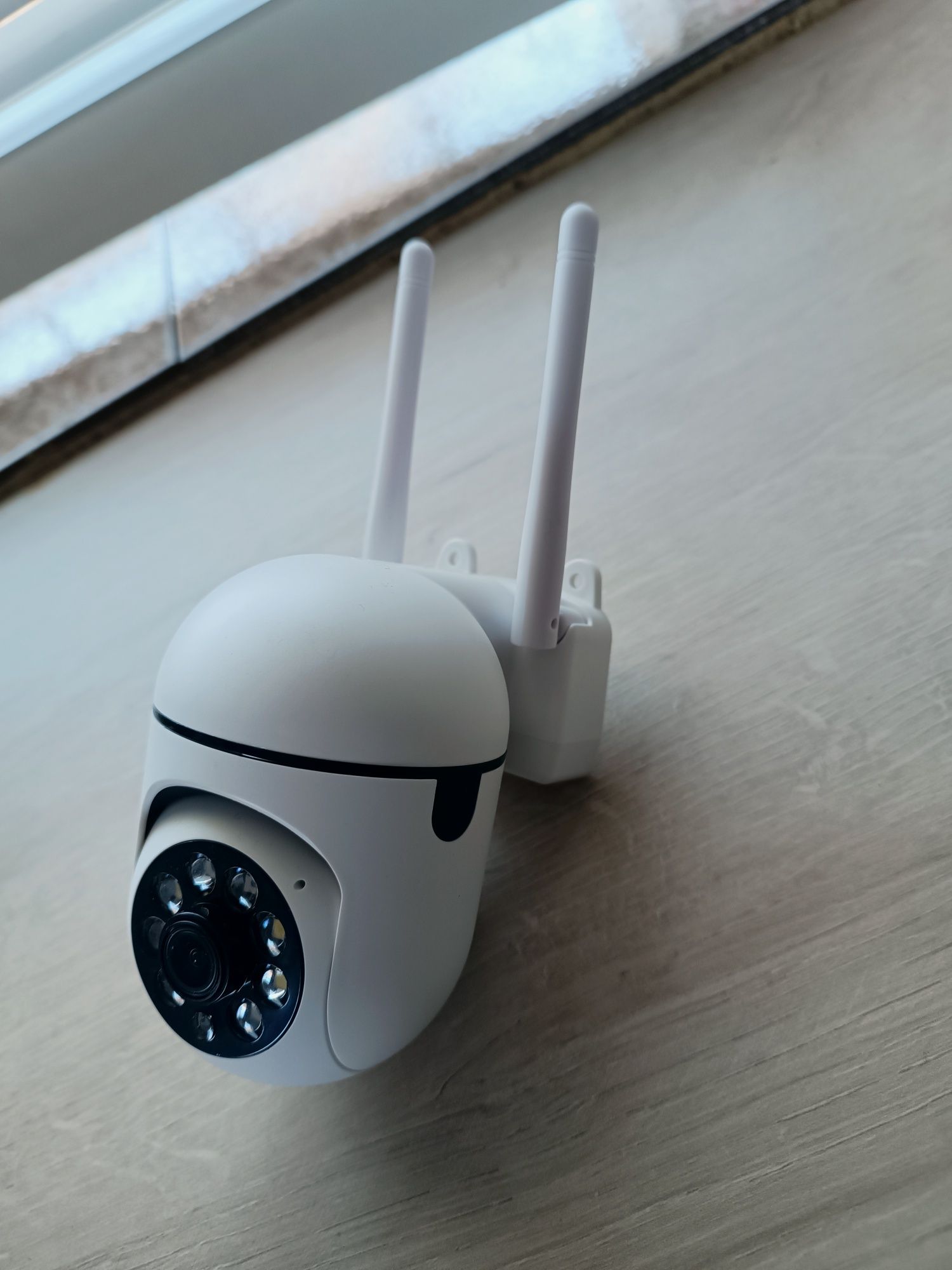WIFI камера за видеонаблюдение с карта памет 64 гб