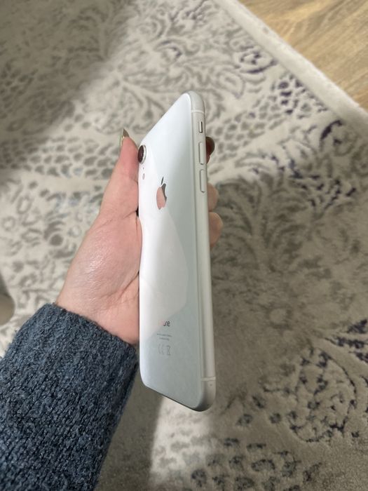Iphone XR 64GB, display spart,complet functional,450 de lei negociabil