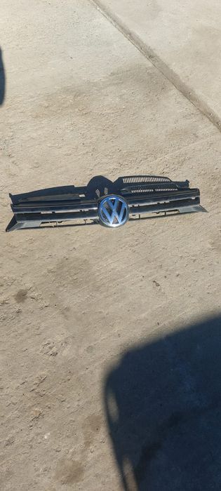 Grila bara fata centrala originala cu sigla 5K0853653 VW Golf VI