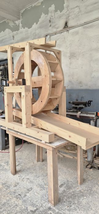 Masa cu bănci, confectionate manual din lemn