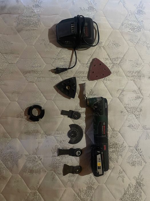 Unealta multifuncțională de tăiat/slefuit BOSCH, cu încărcător și bat