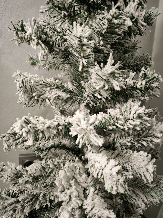 Изкуствени Коледни елхи от 10 до 70лв