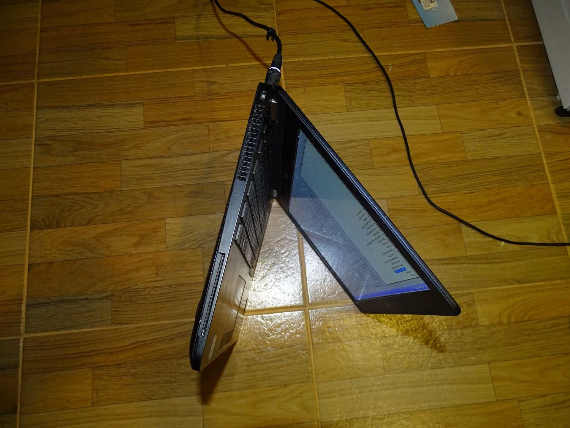 Лаптоп Dell E7270 i5/16GB RAM/256GB SSD (спукан но работещ дисплей)