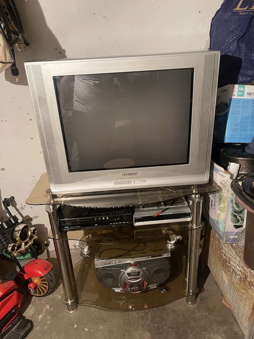 televizor dvd cvd radio komplekt