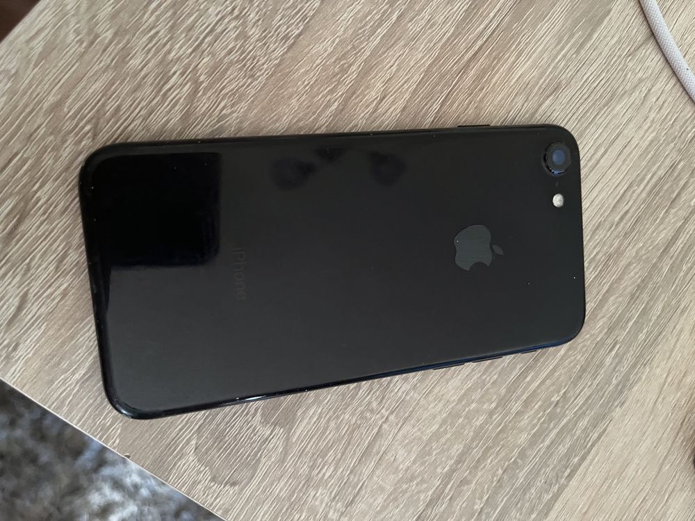 iPhone7 blek rabotesht