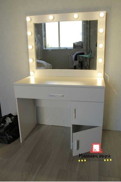 Столик для салона