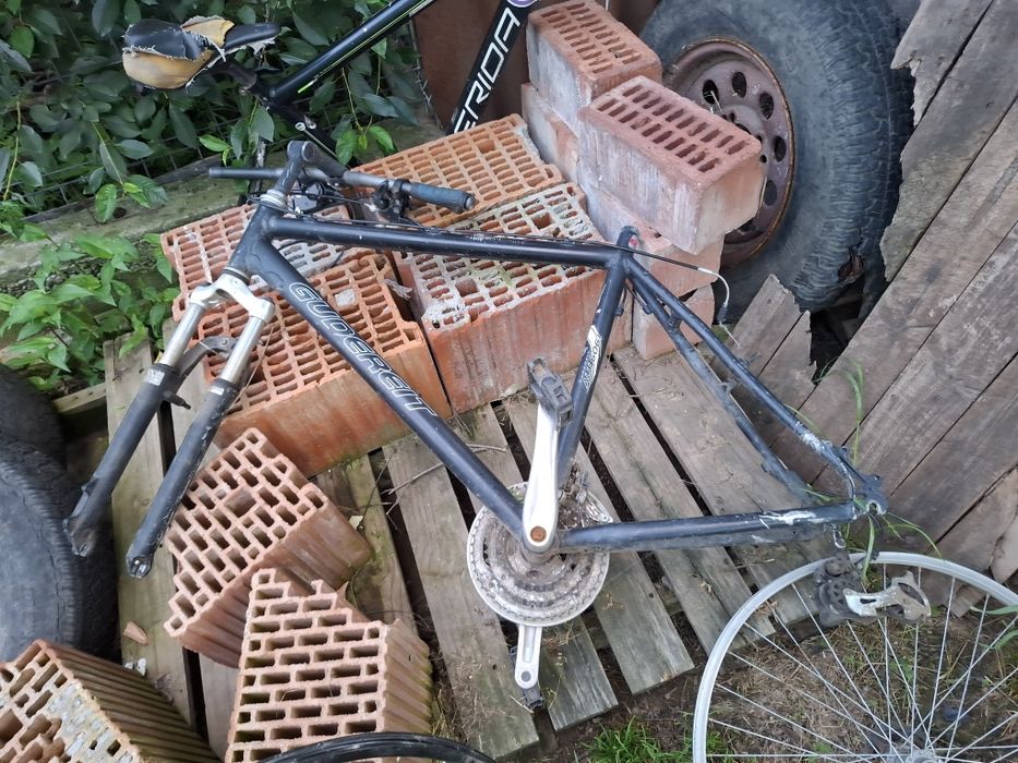 Se vand piese de bicicleta