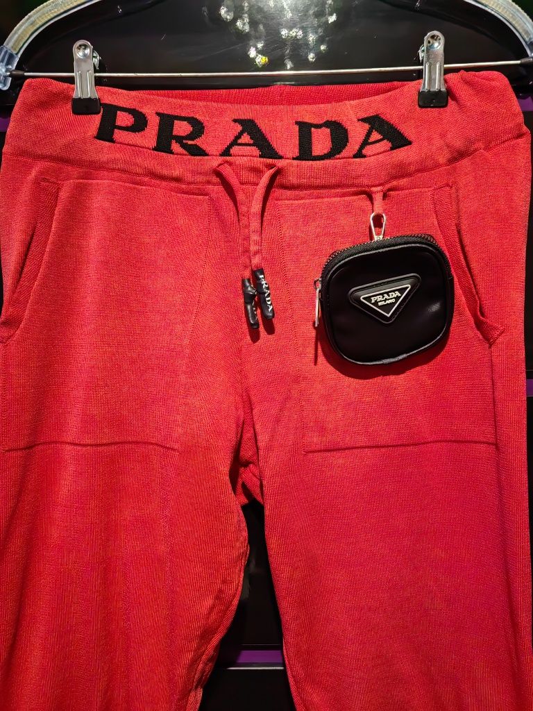 100%оригинален екип на Prada от 4 части