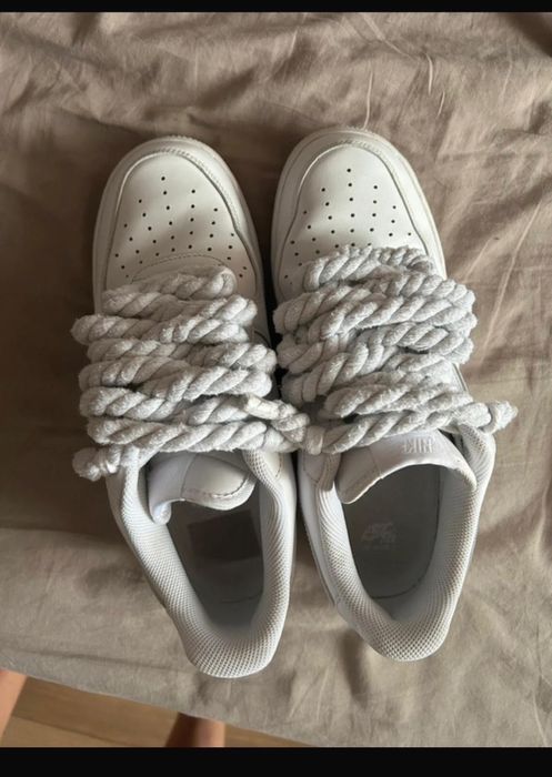 Adidasi Nike albi