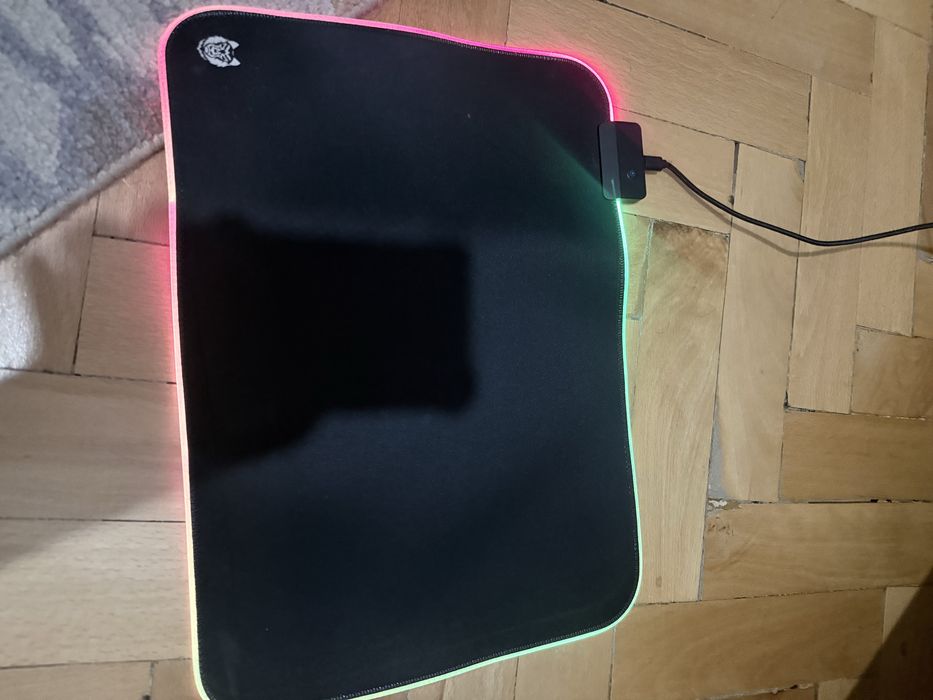 Vând mouse pad gaming iluminat