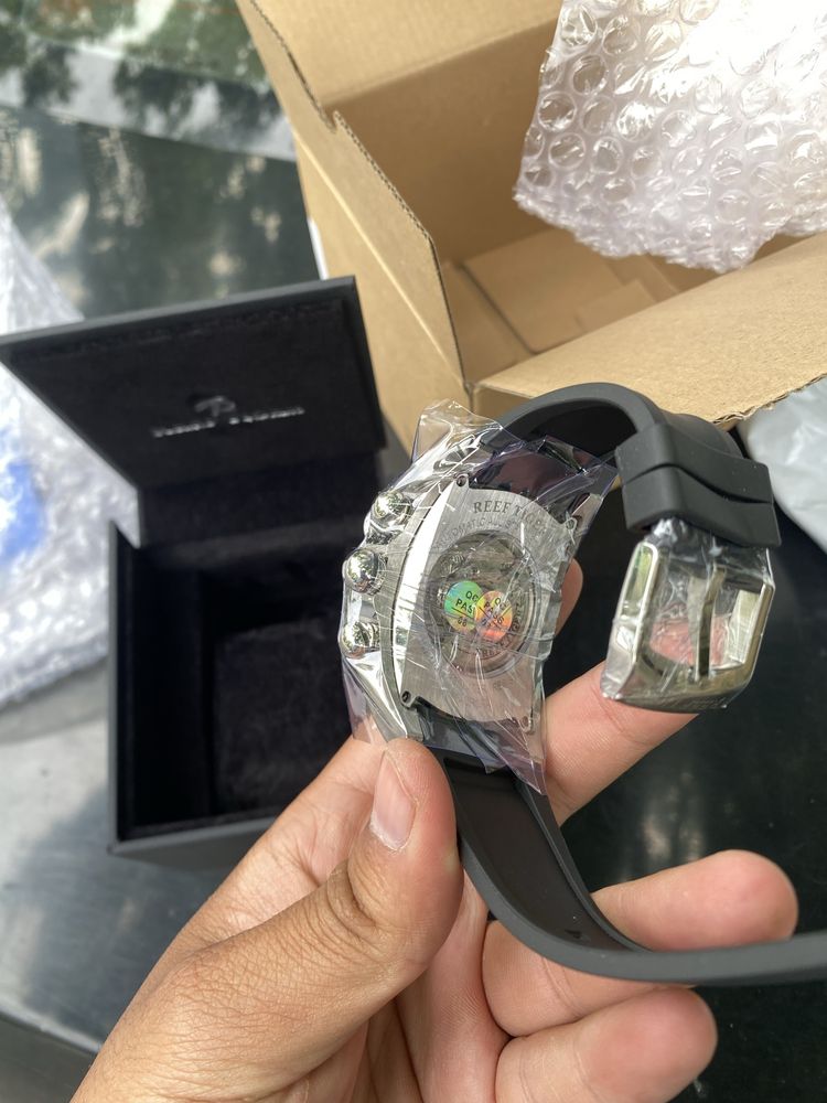 Продам reef tiger часы