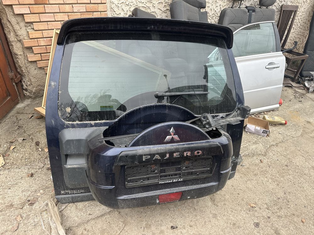Haion , usa capac portbagaj Mitsubishi PAJERO 2012
