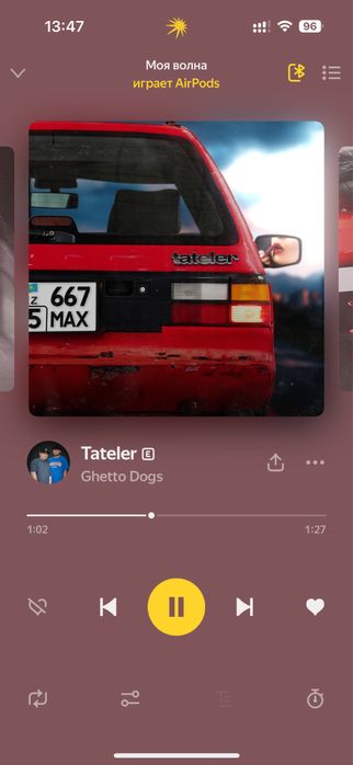 Airpods 1. Кейс и левый наушник, правого нет