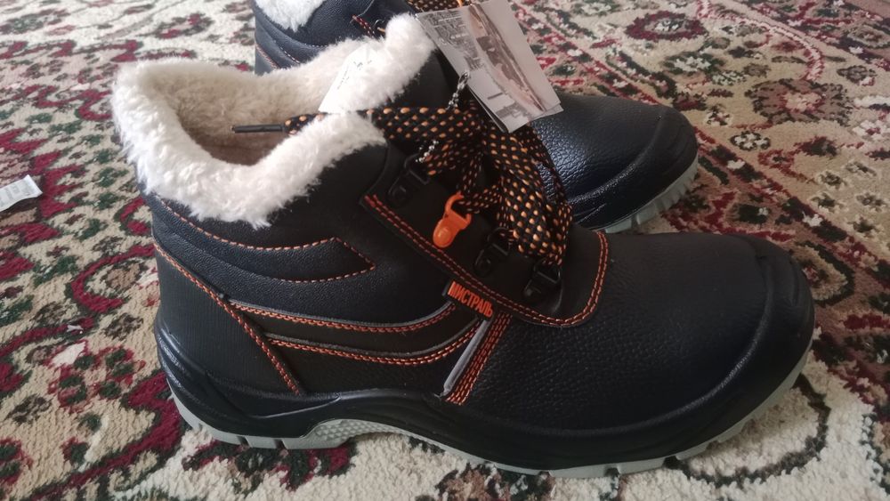 Ботинка новый 43