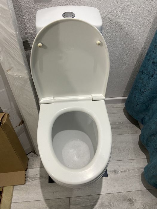 Продам унитаз бу в хорошем состоянии