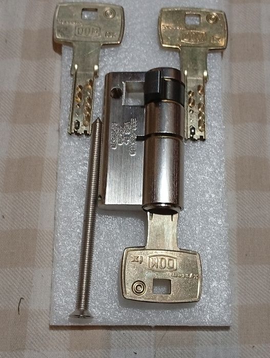 Butuc yală cu 3 chei original Dom ix