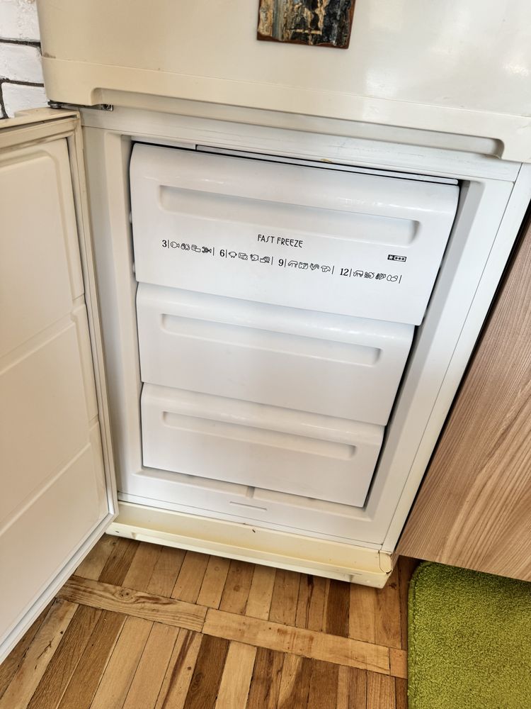 Хладилнил Zanussi