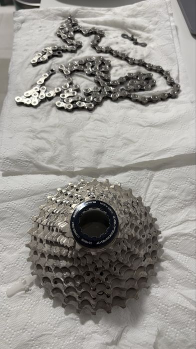 Caseta Ultegra CS-R8000 11 viteze 11-30 si lant KMC