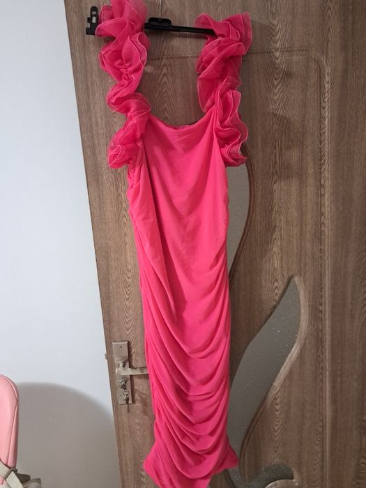 Rochie nouă ,o vand pentru ca am comandat o prea mare.