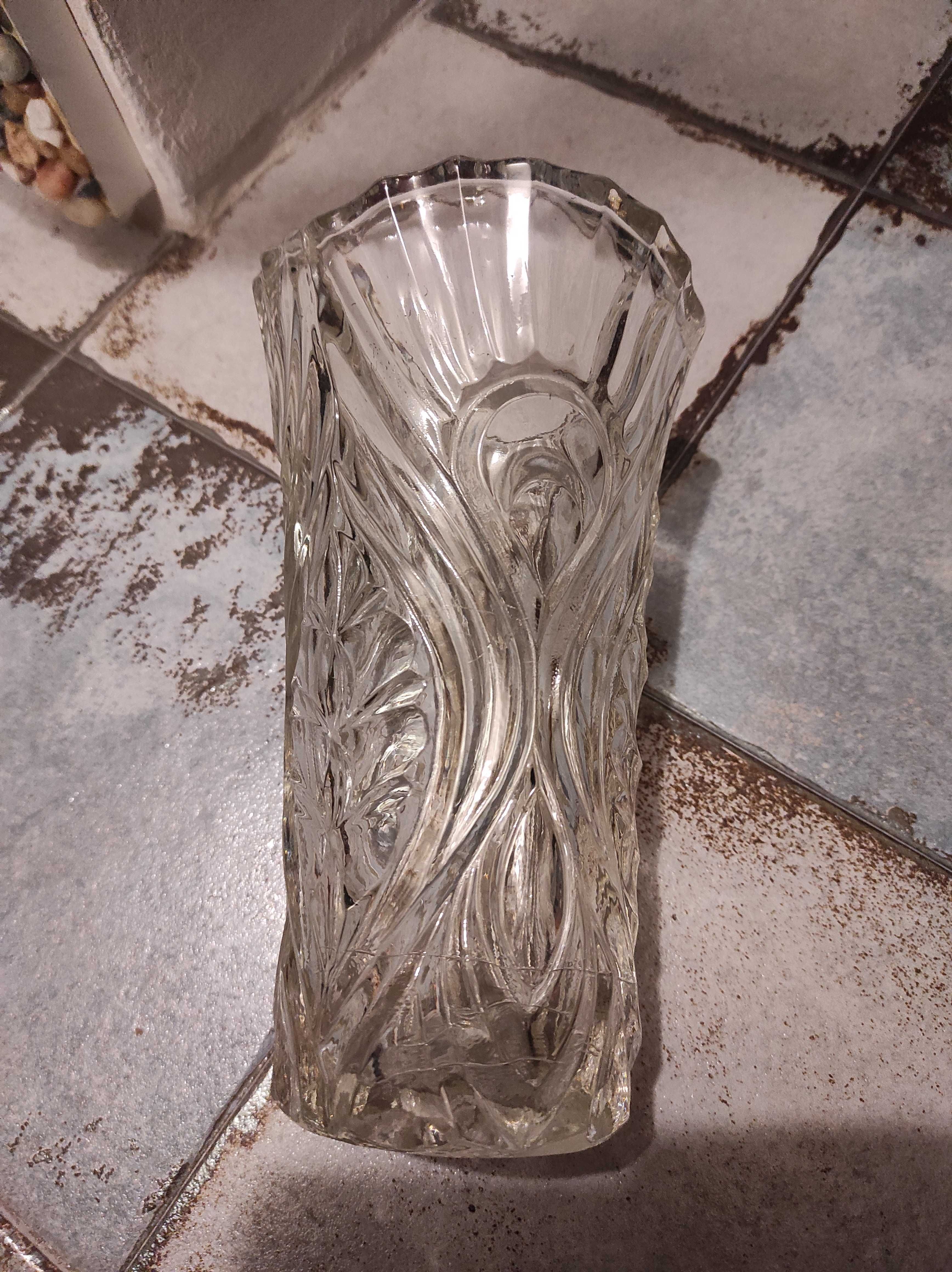 Старинна красива ваза от здраво дебело стъкло, височина 25 см