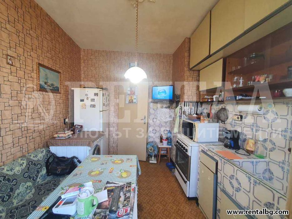 Тристаен обзаведен апартамент, К. Париж