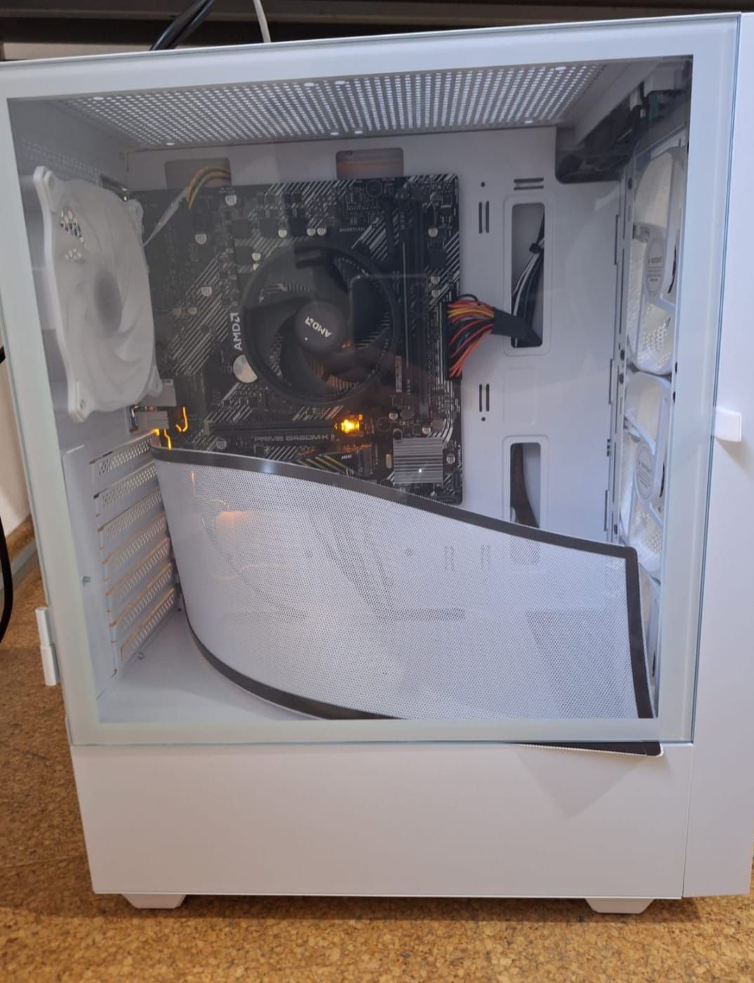 Calculator Gaming Ryzen 7; 5700G, Ram 16GB,
AMD Radeon