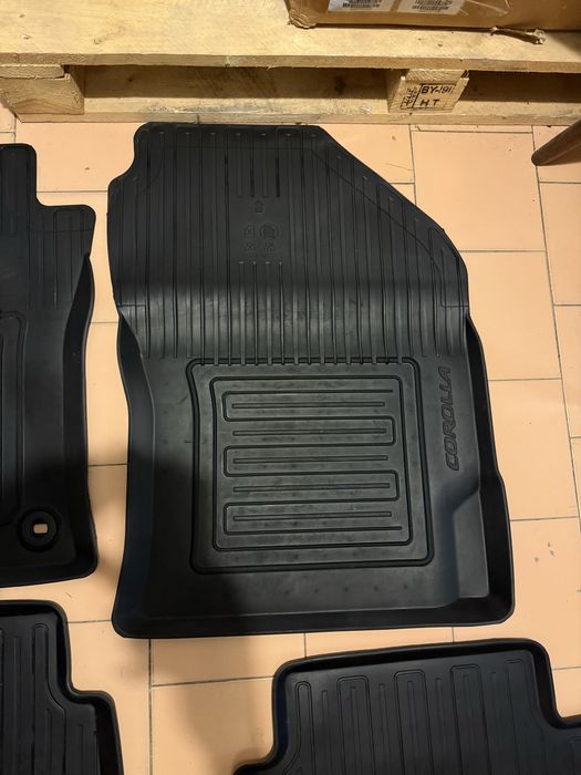 Оригинални гумени стелки Toyota Corolla hatchback 2023