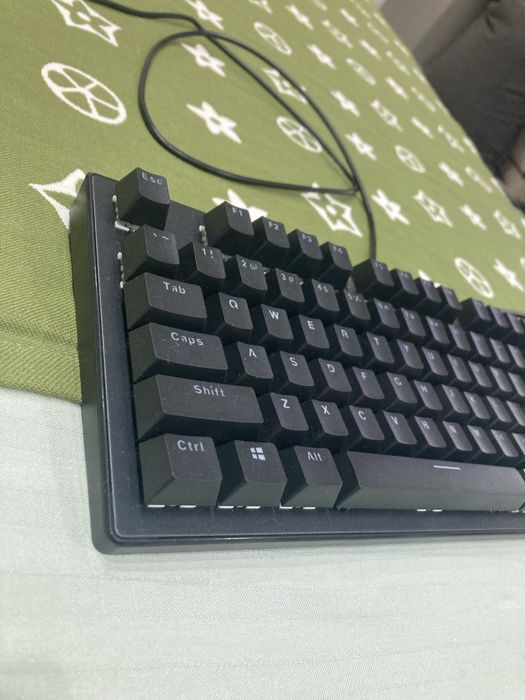 Продаю клавиатуру с подсветкой